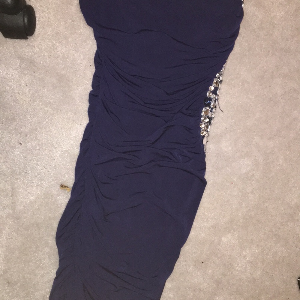 I’m selling a small navy blue prom dress